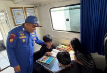 Polri Memajukan Pendidikan Anak-Anak Perairan Lewat Perpustakaan Terapung Ditpolairud