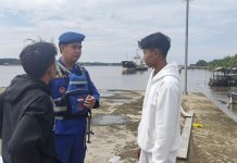 Ditpolairud Sambangi Masyarakat DAS Kumai, Sambil Edukasi Bahaya Terorisme dan Radikalisme