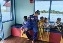 Isi Akhir Pekan, Anak-Anak Desa Palangkau Lama Kunjungi Pondok Baca Melek Huruf Ditpolairud 
