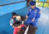Anak-Anak DAS Arut Belajar Bersama Ditpolairud di PBMH Makowa Pendulangan