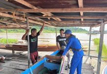 Personel Ditpolairud Sampaikan Pesan Kamtibmas kepada Masyarakat Pesisir di Buntok