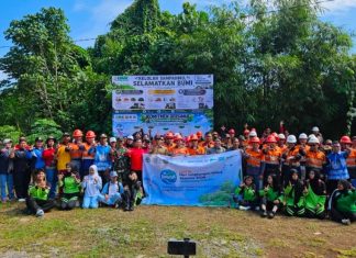 Aksi Nyata Peduli Lingkungan, PT IMK Bersihkan Sampah dan Tanam Pohon