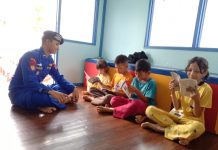 Hari Libur, Anak-Anak Desa Palangkau Lama Belajar di Perpustakaan Ditpolairud