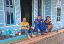 Personel Ditpolairud Marnit Muara Teweh Libatkan Masyarakat DAS Barito Perangi Narkoba