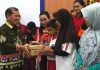 Pemkab Mura Dukung Pendidikan Lewat Bantuan Sepatu Sekolah