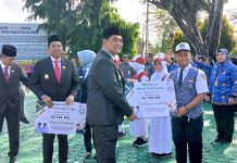 Bupati Barito Utara Shalahuddin Salurkan S1P Pintar Juara kepada 4.104 Siswa