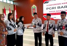 Bunda Guru Barito Utara Motivasi Literasi Lingkungan Luncurkan Buku Antologi Puisi Pelajar