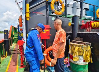 Ditpolairud Periksa Dokumen, Alat Keselamatan Kapal, demi Keamanan dan Kenyamanan Perairan Sampit