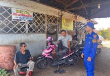 Tindak Preventif, Petugas Ditpolairud Sampaikan Pesan Kamtibmas kepada Masyarakat Pesisir