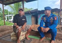 Personel Ditpolairud Marnit Muara Teweh Rangkul Masyarakat DAS Barito Perangi Narkoba