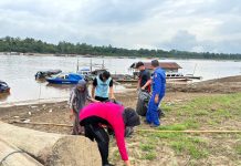 Personel Ditpolairud Polda Kalteng Masifkan Aksi Bersih Sungai, Dukung Gerakan Indonesia Asri 2026