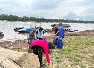 Personel Ditpolairud Polda Kalteng Masifkan Aksi Bersih Sungai, Dukung Gerakan Indonesia Asri 2026