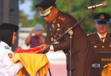 Upacara Penurunan Bendera HUT Ke-81 RI di Murung Raya Berlangsung Khidmat