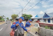Ditpolairud Bersihkan Sampah di Sungai Kapuas, Lingkungan Bersih dan Sehat