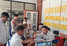 Pegawai Disdukcapil Kotawaringin Timur Layani Kolektif Pembuatan IKD Anggota Ditpolairud Polda Kalteng