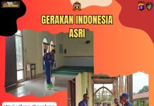 Realisasikan Gerakan Indonesia ASRI, Ditpolairud Polda Kalteng Bersihkan Masjid Jami At-Taqwa